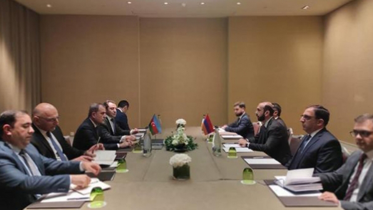 Azerbaycan ve Ermenistan dışişleri bakanları Cenevre'de bir araya geldi