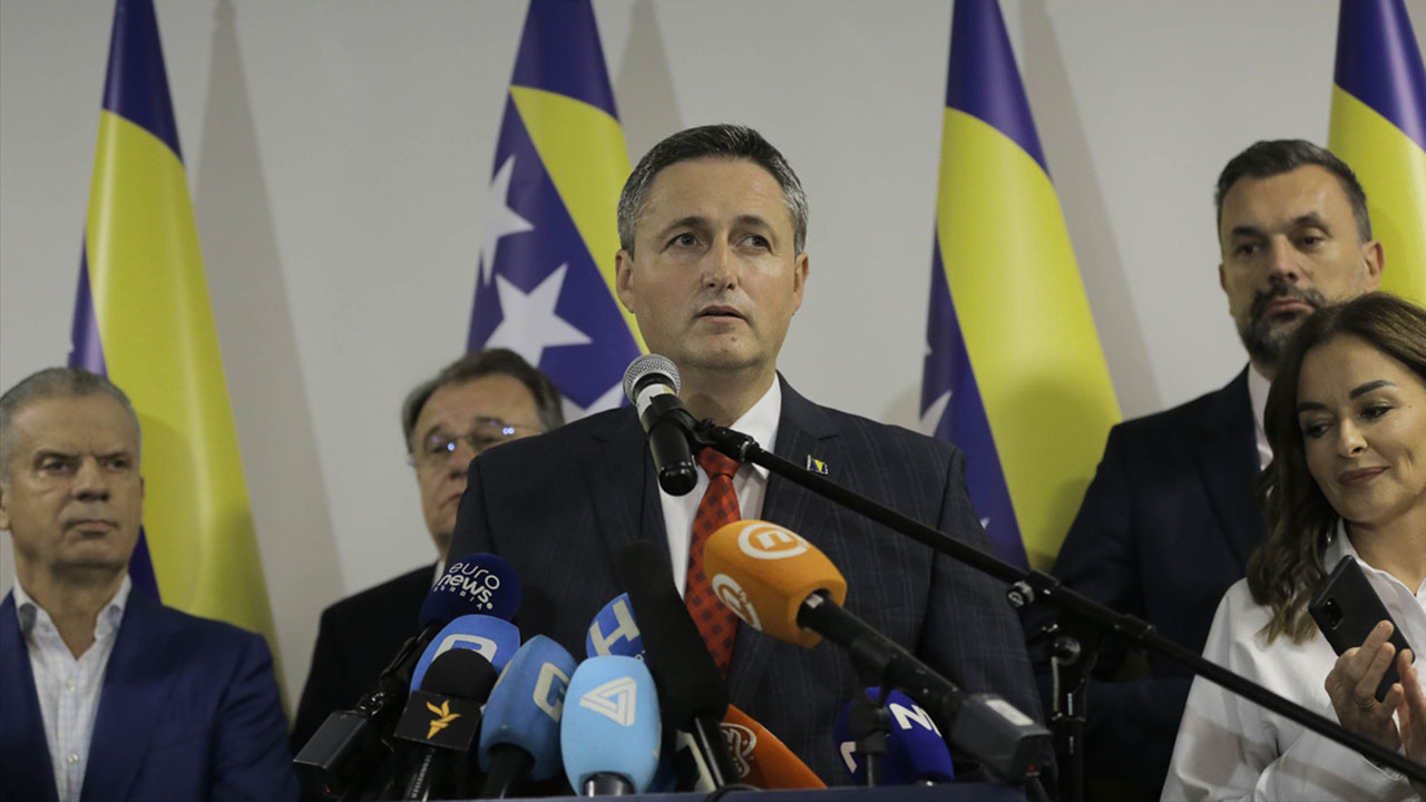 Bosna Hersek seçimlerinde sürpriz sonuç! Boşnak, Sırp ve Hırvatlarda muhalefet kazandı