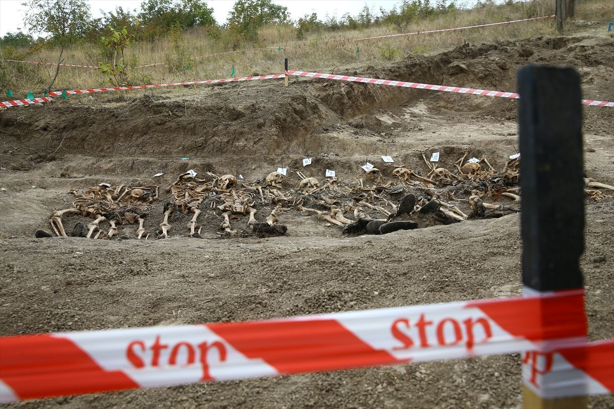 12 askere ait toplu mezar Azerbaycan'ı kahretti! Vahşetin izi kafataslarında duruyor