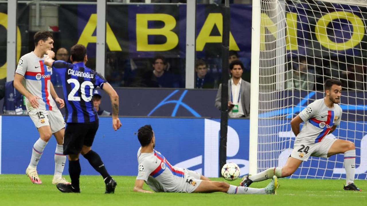 Hakan Çalhanoğlu, Barcelona karşısında Inter'i galibiyete taşıdı