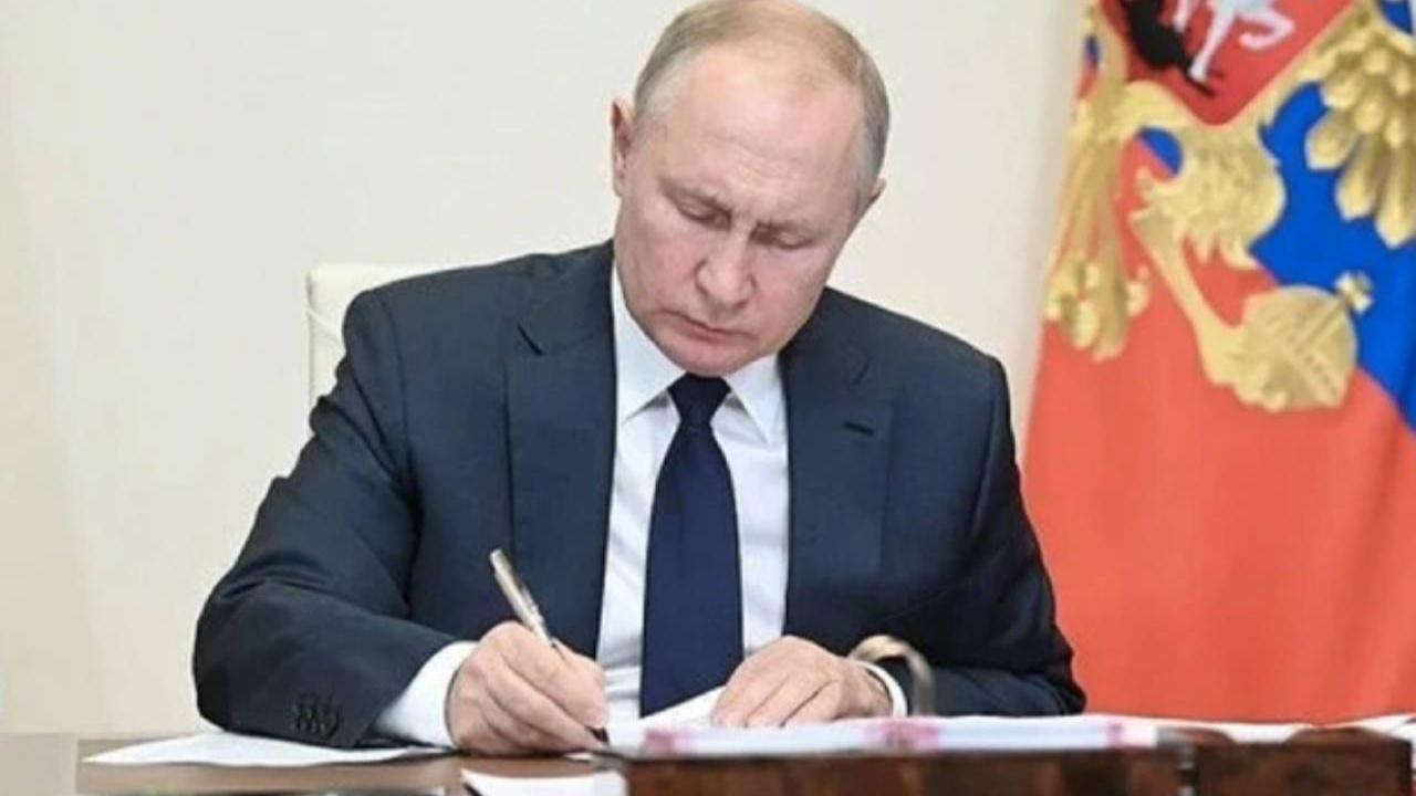 Putin yasayı imzaladı! Rusya, Ukrayna'daki 4 bölgeyi resmen ilhak etti