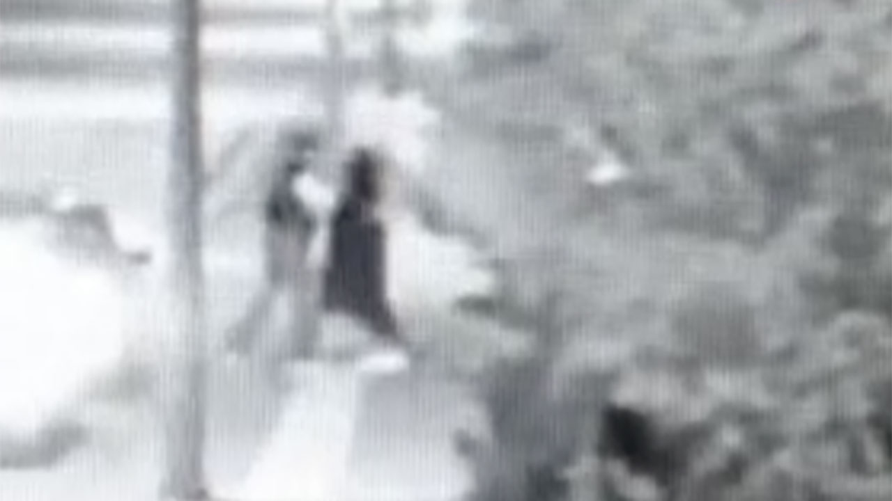 Ankara’da kadına şiddet kamerada! Sevgilisine kafa atıp bayılttı