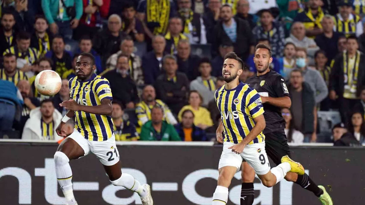 Fenerbahçe, Larnaca'yı 2-0 mağlup etti