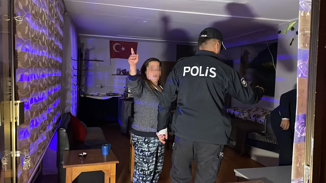 "Nefes alamıyorum" diye bağırarak ağladı! Bursa'da bir kadını çay ocağına kilitlediler