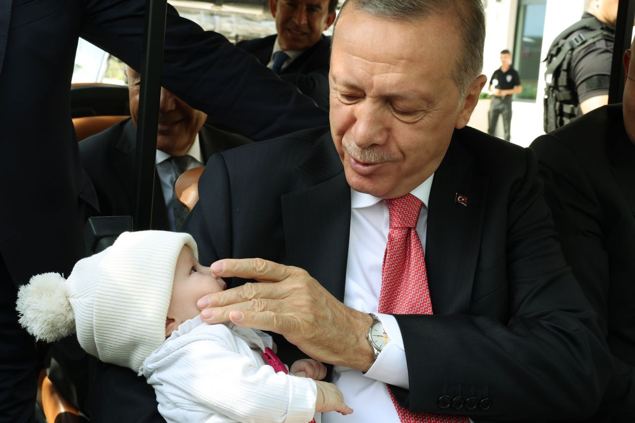 Cumhurbaşkanı Erdoğan, Galataport İstanbul'u inceledi vatandaşlardan sevgi seli!