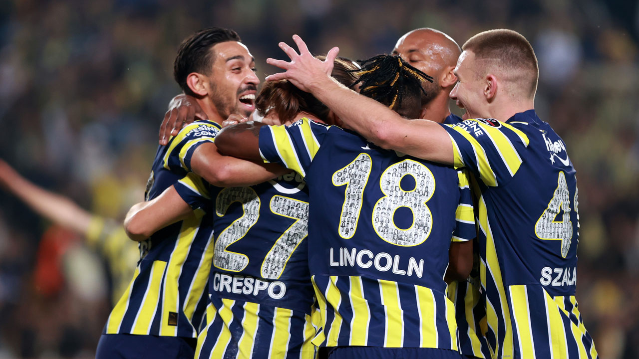 Kadıköy'de nefes kesen maç, muhteşem gece! Gol düellosunda kazanan Fenerbahçe!