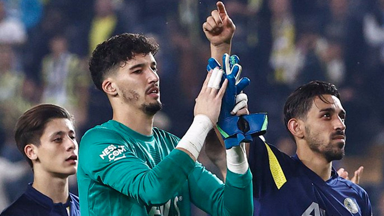 Altay Bayındır 4 gol yedi hedef oldu Fenerbahçe'den fotoğraflı paylaşım
