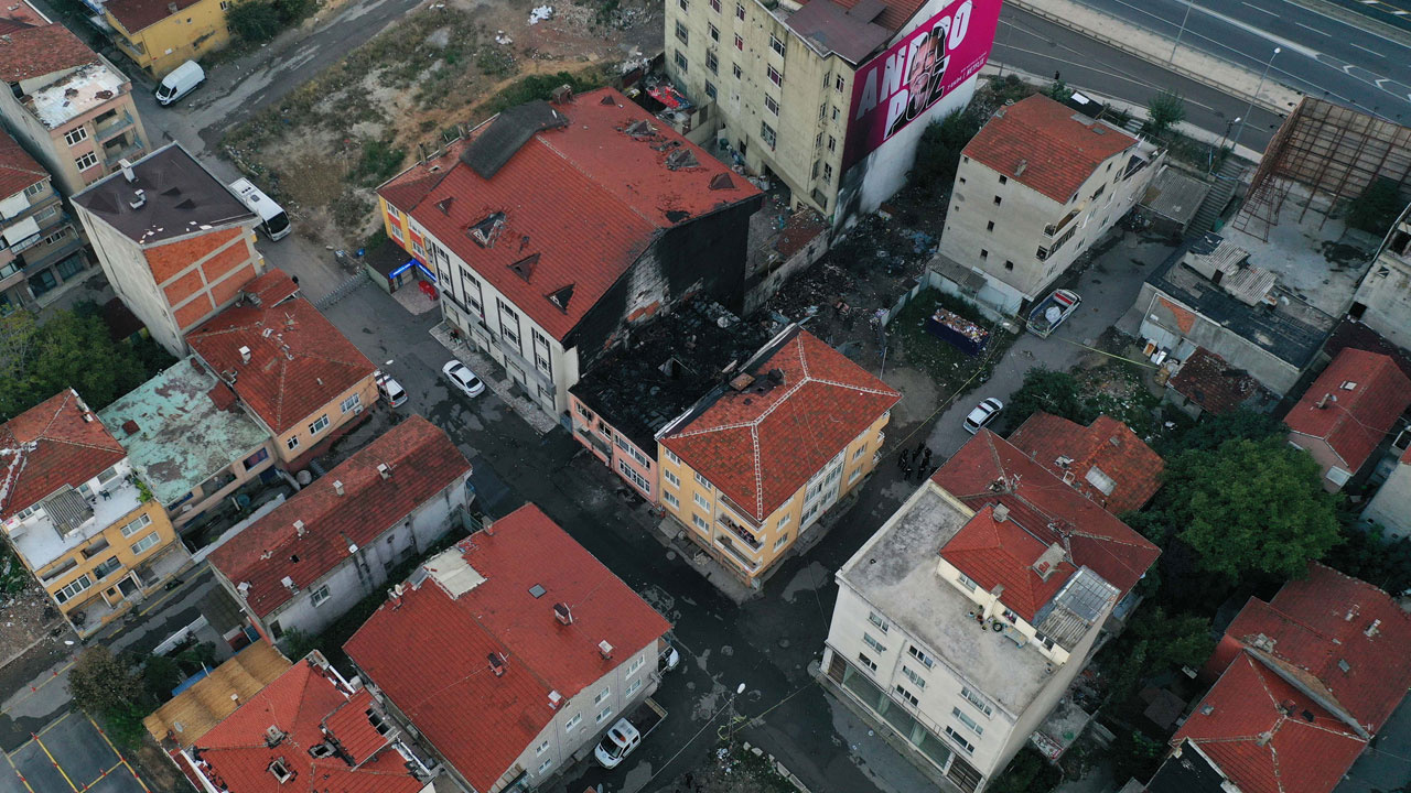 Patlamanın şiddeti gün aydınlanınca ortaya çıktı! Kadıköy'de 3 kişinin öldüğü bina havadan görüntülendi