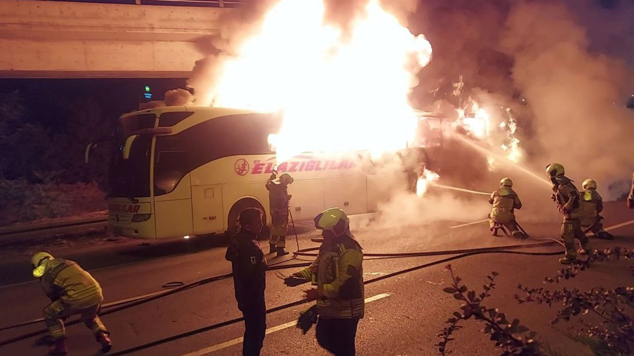 Ankara'da seyir halindeki yolcu otobüsü alev alev yandı