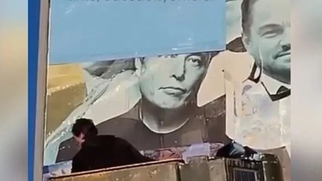 Ukrayna Elon Musk'a tepkili: Odessa'daki panolardan fotoğrafı kaldırıldı