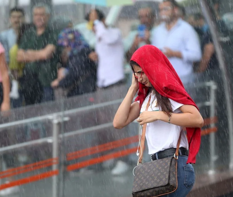 Meteoroloji'den çok sayıda kente uyarı fena geliyor! Orhan Şen paylaştı İstanbul'a saat verdi!