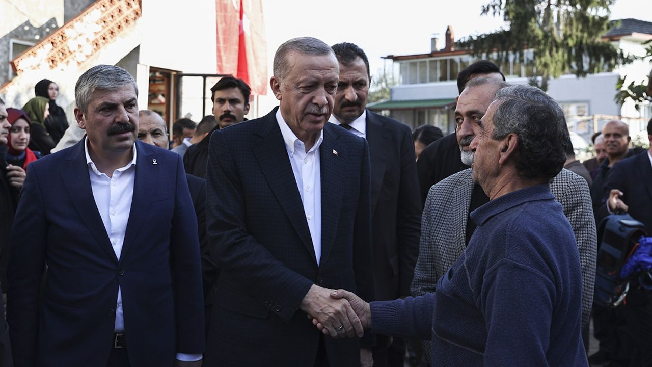 Cumhurbaşkanı Erdoğan, Uğurlar köyünü ziyaret edip acılı aileye taziyelerini iletti