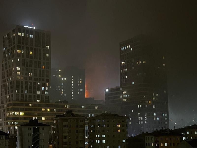 Kadıköy'de 24 katlı  rezidans baştan sona yandı! Sebebi bakın ne çıktı
