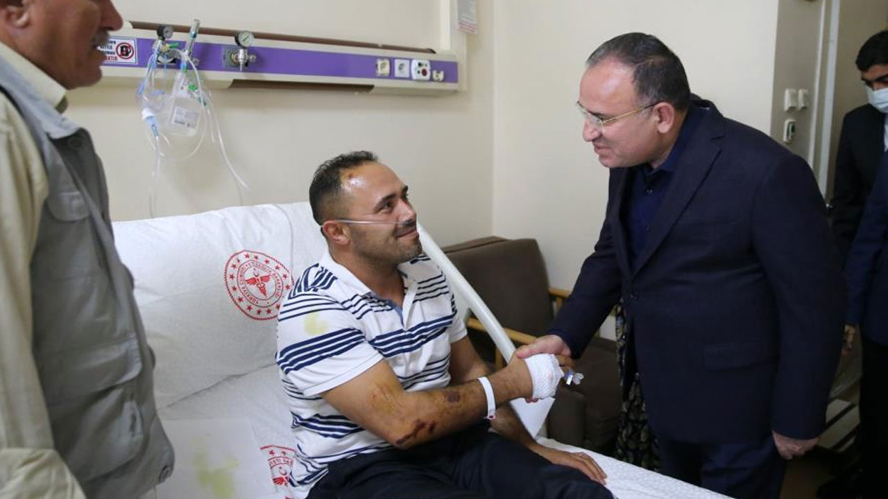 Bakan Bozdağ yaralı madencileri hastanede ziyaret etti