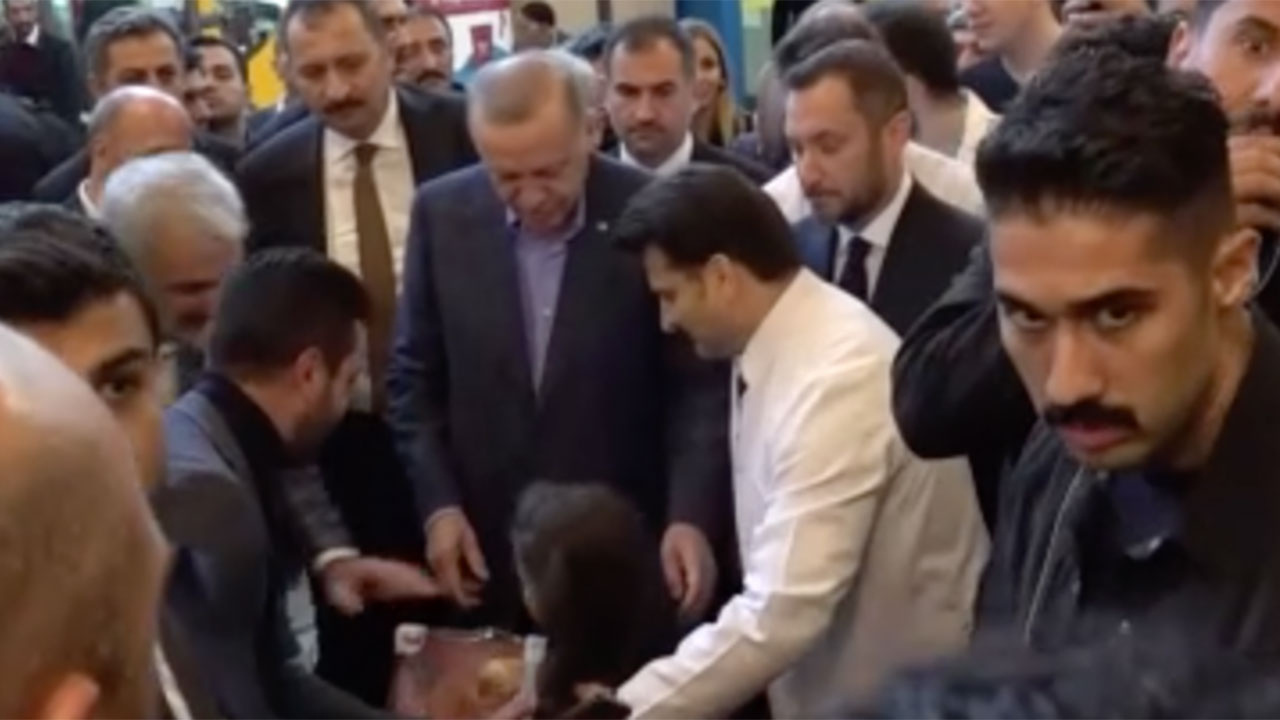 Cumhurbaşkanı Erdoğan, İstanbul'da yaralı madencilerin olduğu hastaneyi ziyaret etti
