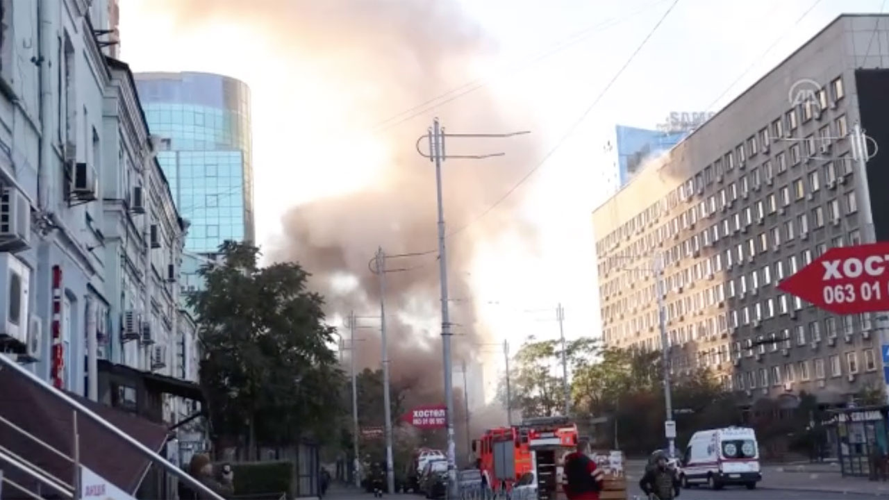 Kiev'e kamikaze saldırısı anı! Rusya Ukrayna'yı korkunç bir yöntemle vurdu olay görüntü