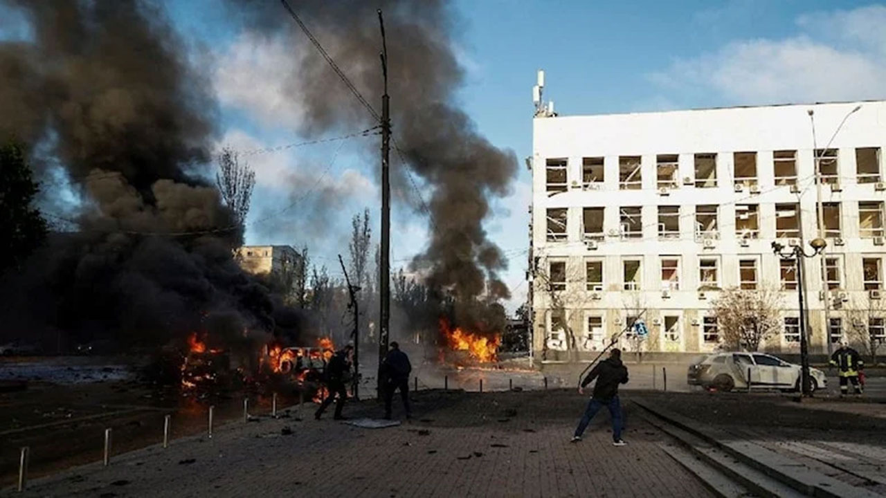 Ukrayna'nın başkenti Kiev bombalar altında uyandı! Peş peşe büyük patlamalar