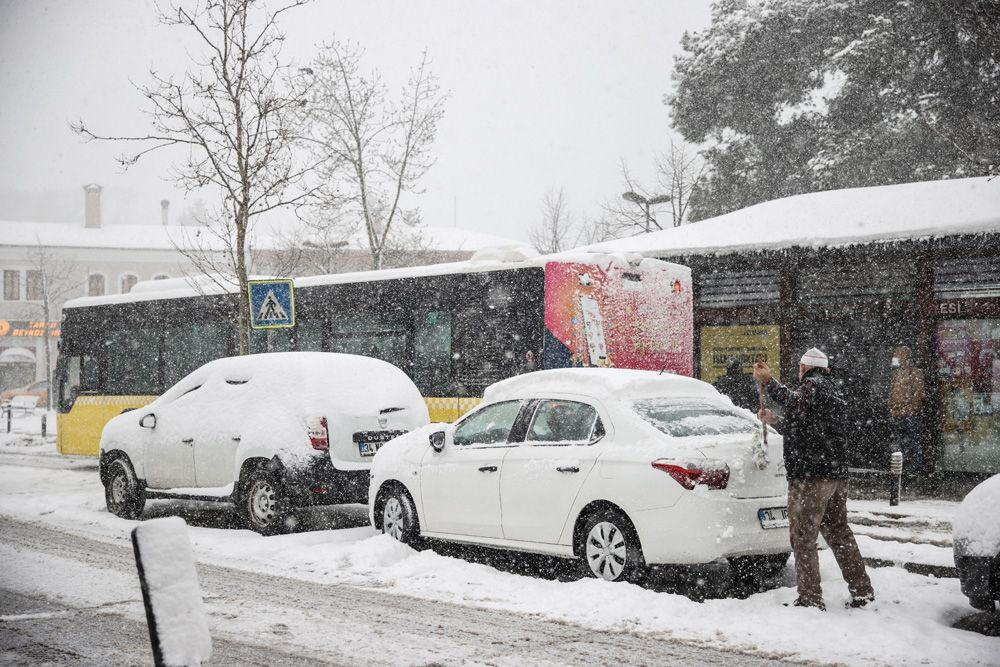 Buz gibi hava ve kar geliyor! Arabalar kayabilir uzmanı uyardı o güne dikkat İstanbul, Sakarya, Antalya...