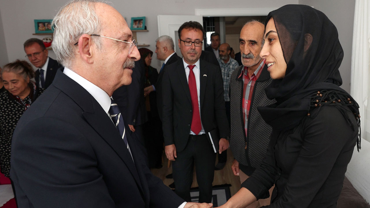 Kılıçdaroğlu'ndan şehit polis memuru Sedat Gezer'in ailesine taziye ziyareti