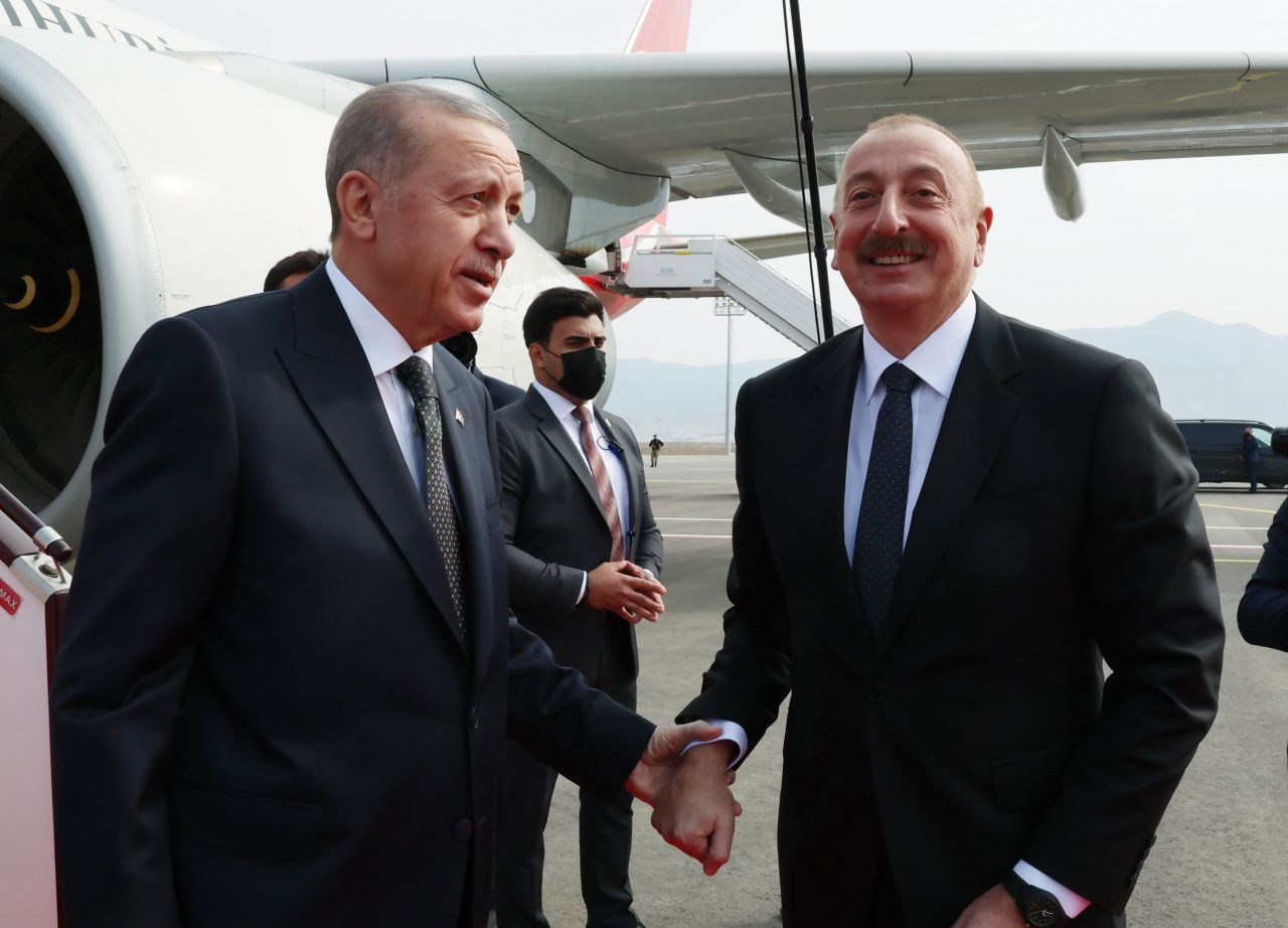 Erdoğan Azerbaycan'da! Aliyev'den halter şov! Halil Mutlu gözlerine inanamadı