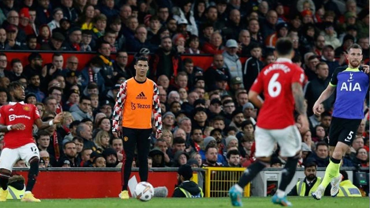 M.United-Tottenham maçında Ronaldo'dan olay hareket! Erik Ten Hag: Yarın ilgileneceğim!