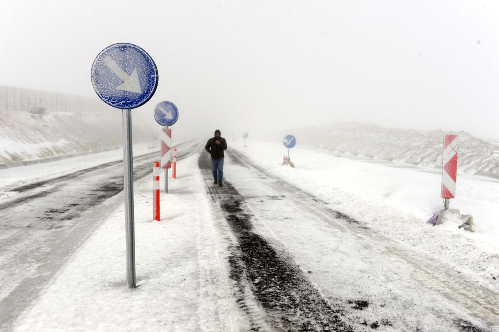 Meteoroloji uyarmıştı! Kar fena bastırdı, ulaşım aksıyor! Trabzon, Rize, Artvin Gümüşhane, Ardahan, Giresun...