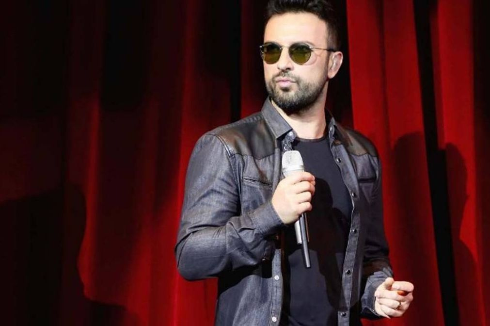 Tarkan'ın yeni tarzı görenleri hayrete düşürdü! Öyle bir isme benzetildi ki...