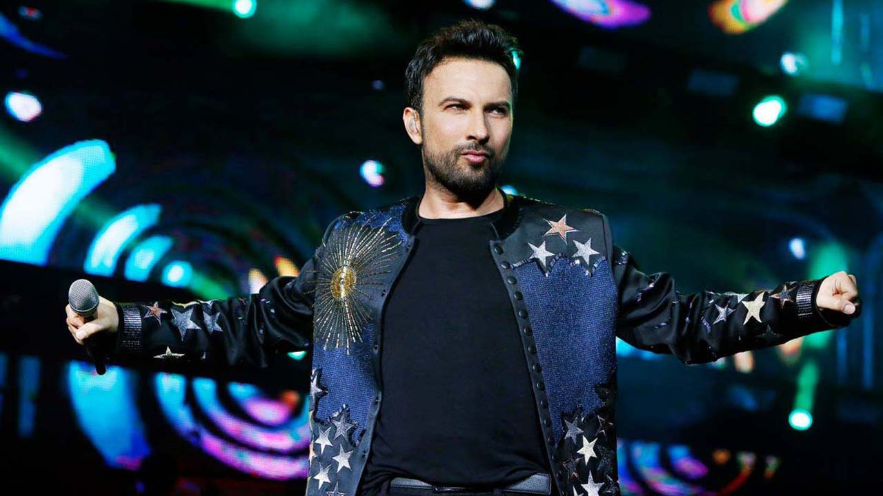 Tarkan'ın yeni tarzı görenleri hayrete düşürdü! Öyle bir isme benzetildi ki...