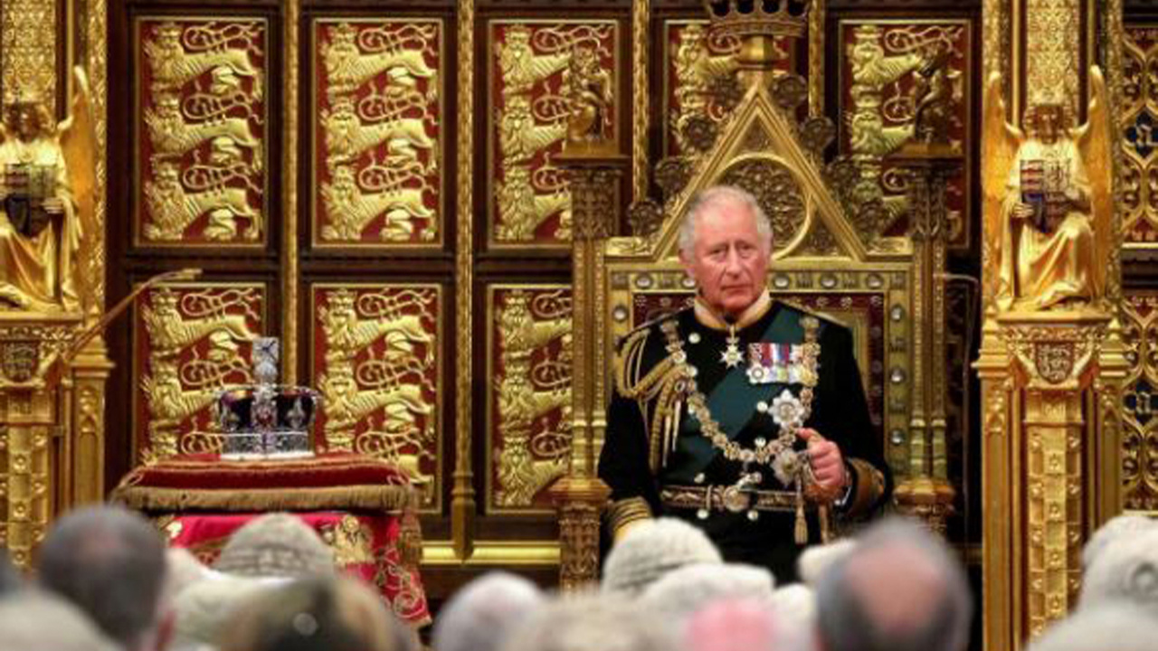 Kral Charles'a isyan: 14 milletvekili bağlılık yeminini reddetti