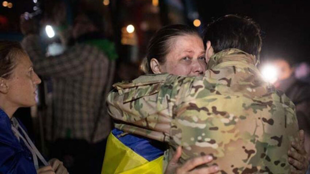 'Bizi çekiçle dövüp, elektrikle işkence ettiler'! Ukraynalı esir kadınlar ağlayarak anlattı