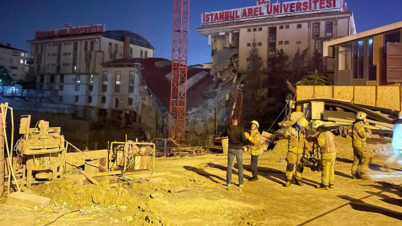 Küçükçekmece'de tedbir amaçlı boşaltılan 3 katlı özel üniversite binası çöktü
