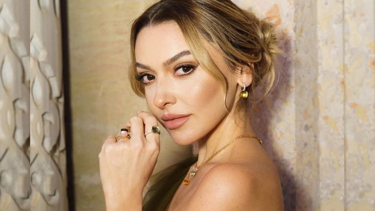 Hadise bornozunu giyip poz verdi yine çok konuşulacak paylaşım!