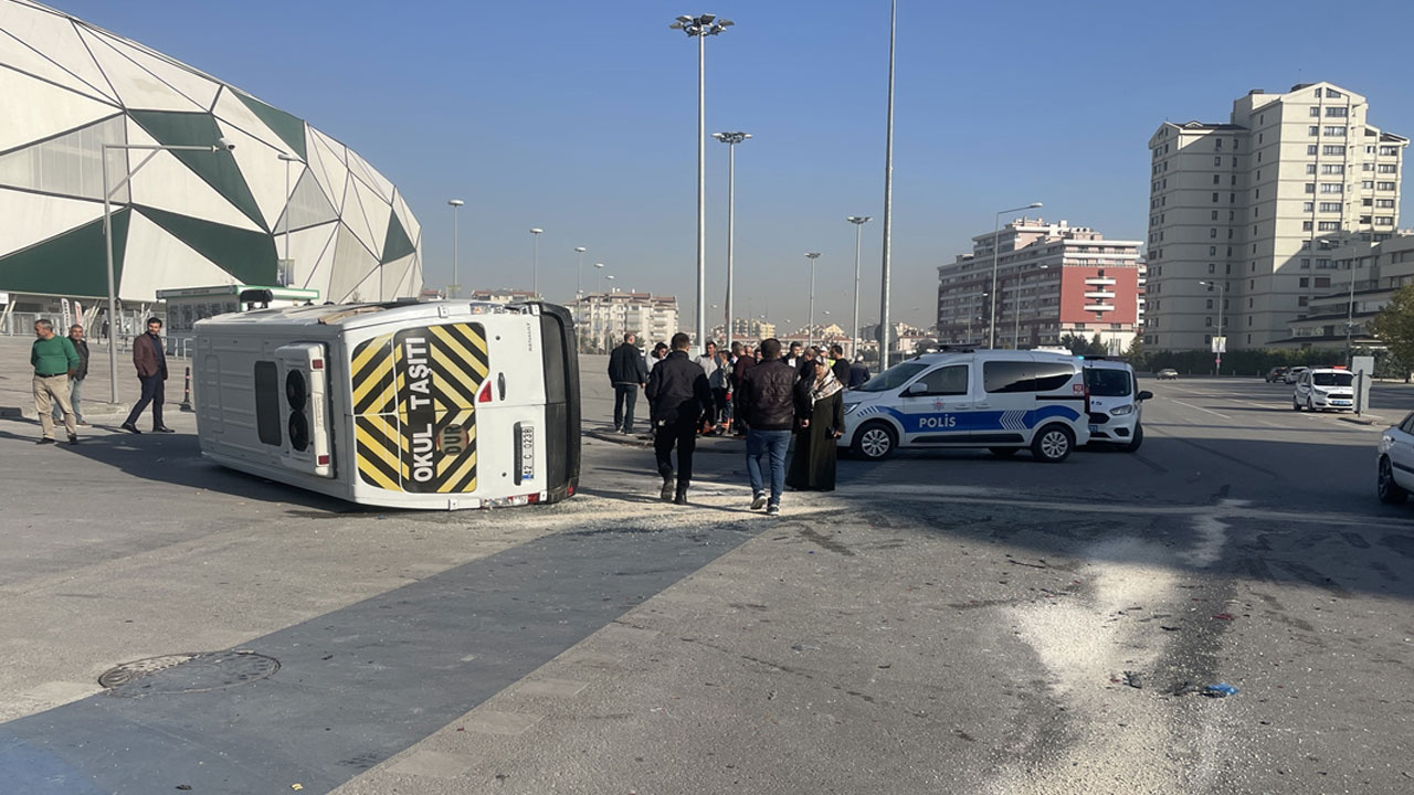 Konya'da öğrenci servisi ile otomobil çarpıştı! Çok sayıda yaralı var