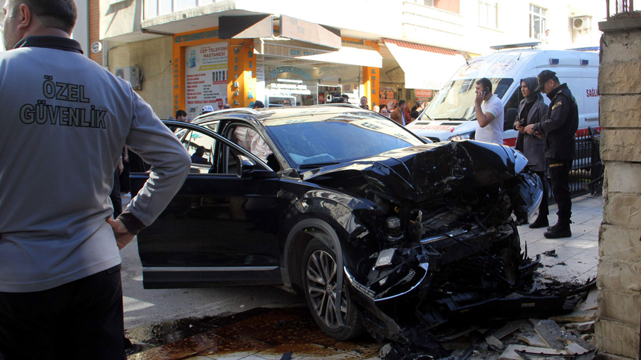 Sinop'ta korkunç kaza! Önce yayaya ardından duvara çarptı ölenler var