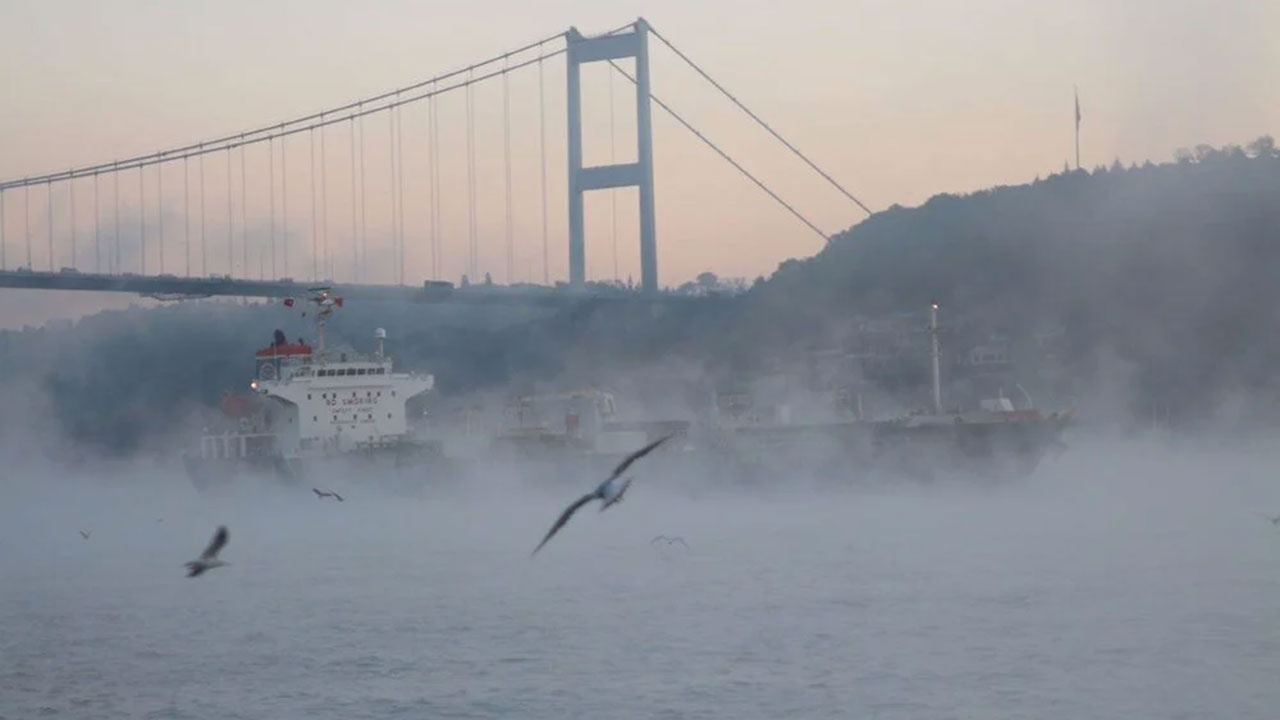 İstanbul Boğazı gemi trafiğine kapatıldı! Göz gözü görmüyor