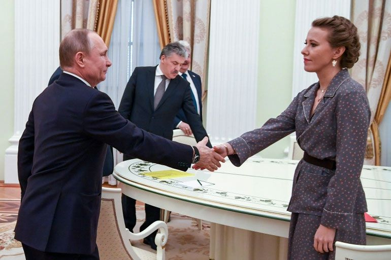 Putin'in vaftiz kızı ünlü televizyoncu da Rusya'dan kaçtı! Türkiye bileti ile Rus istihbaratını atlatmış