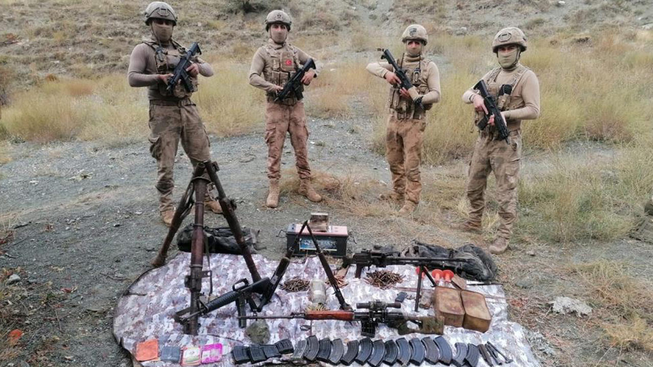 PKK’ya jandarma darbesi! Çok sayıda silah ve mühimmat ele geçirildi