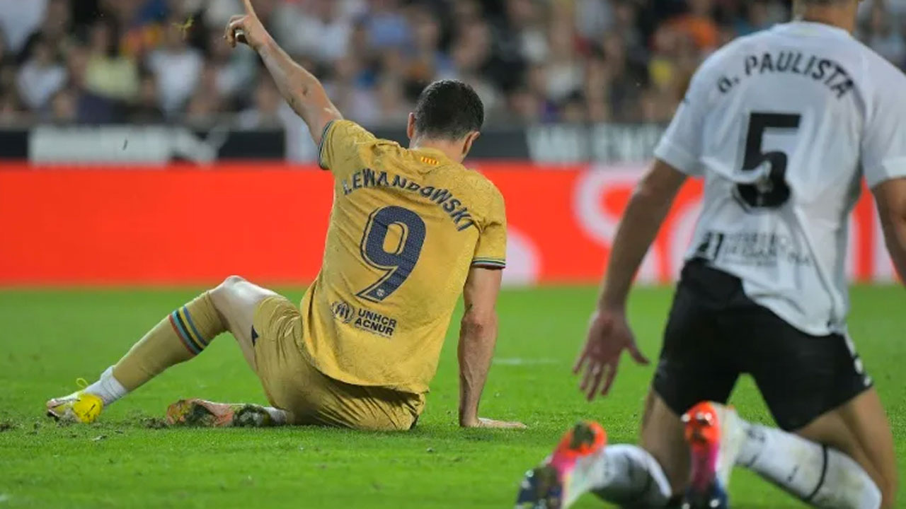 Barcelona Valencia deplasmanında son dakikada Lewandowski ile kazandı