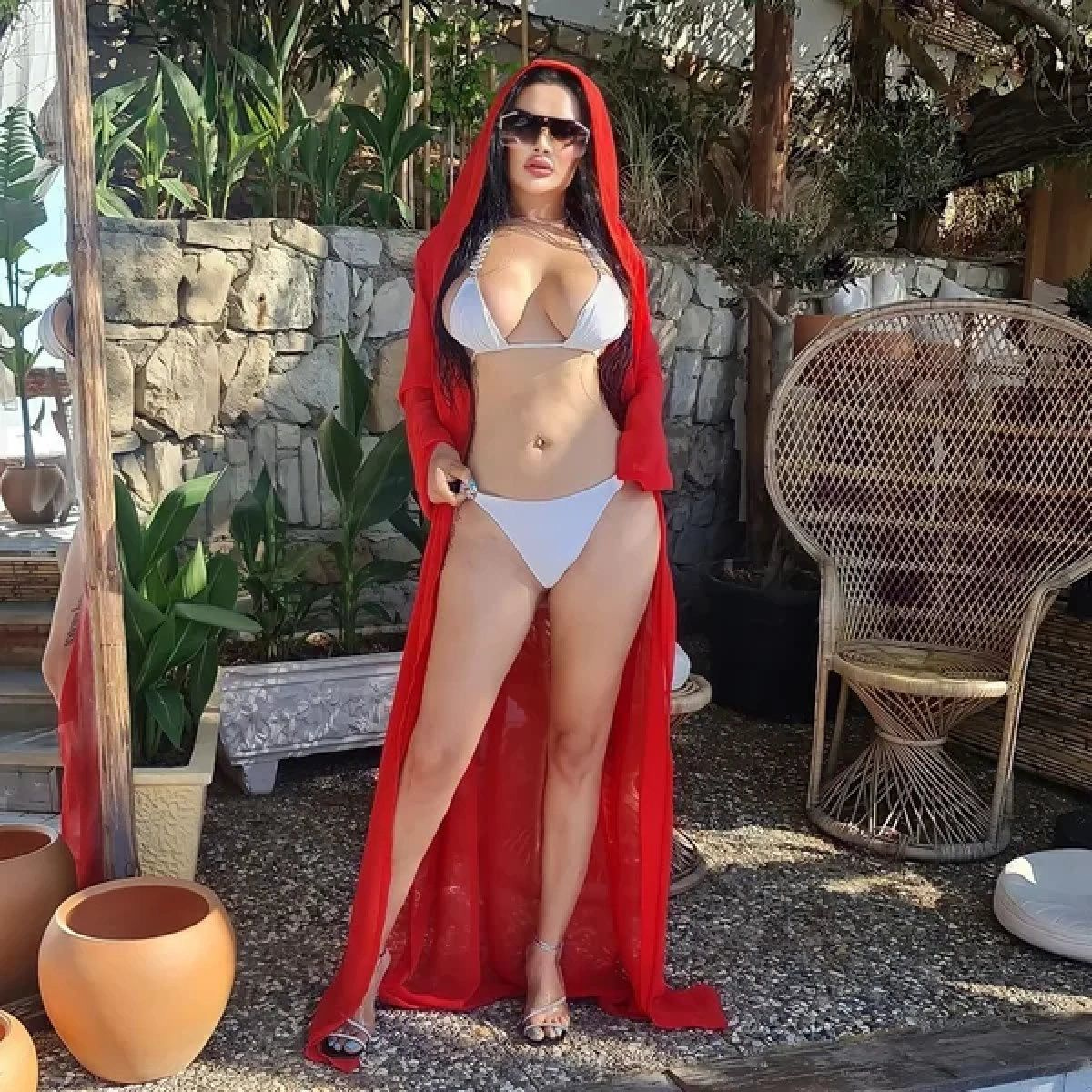 Gelin adayı Naz Mila'dan cüretkar paylaşım göğsüne takılan paraları gösterdi!