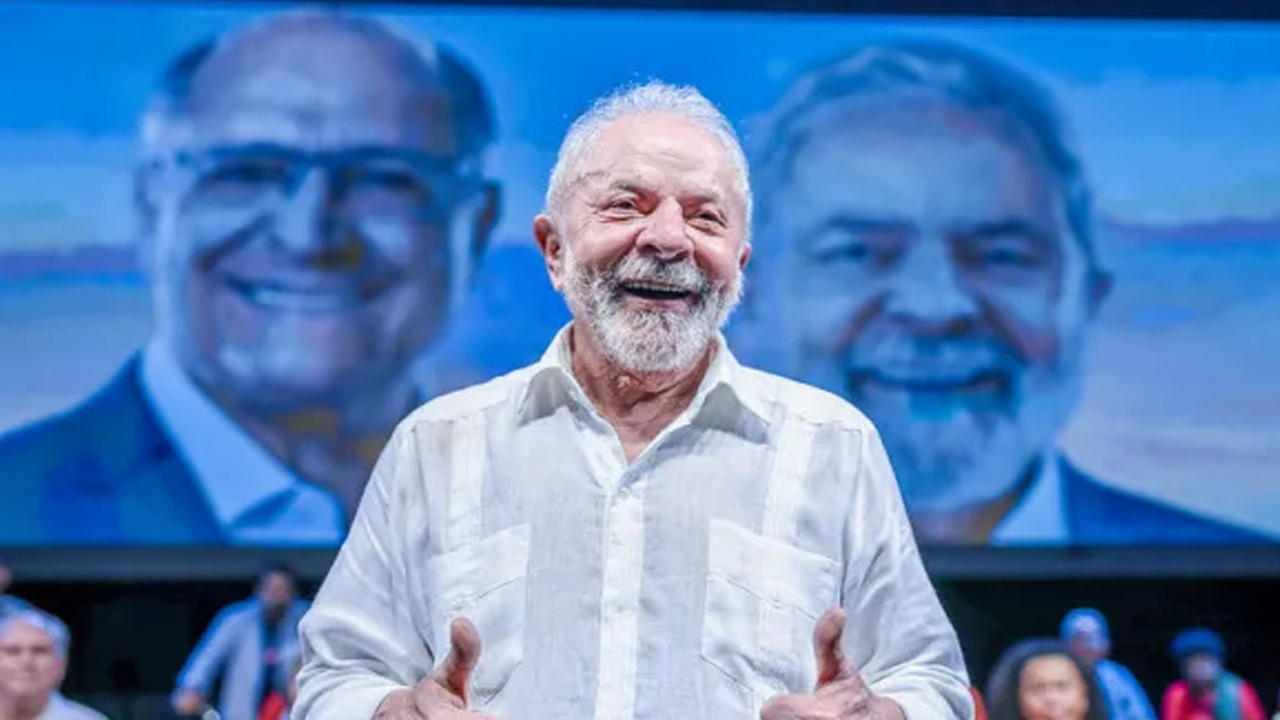 Hapisten cumhurbaşkanlığına! Brezilya'da seçimi solcu lider Lula da Silva kazandı