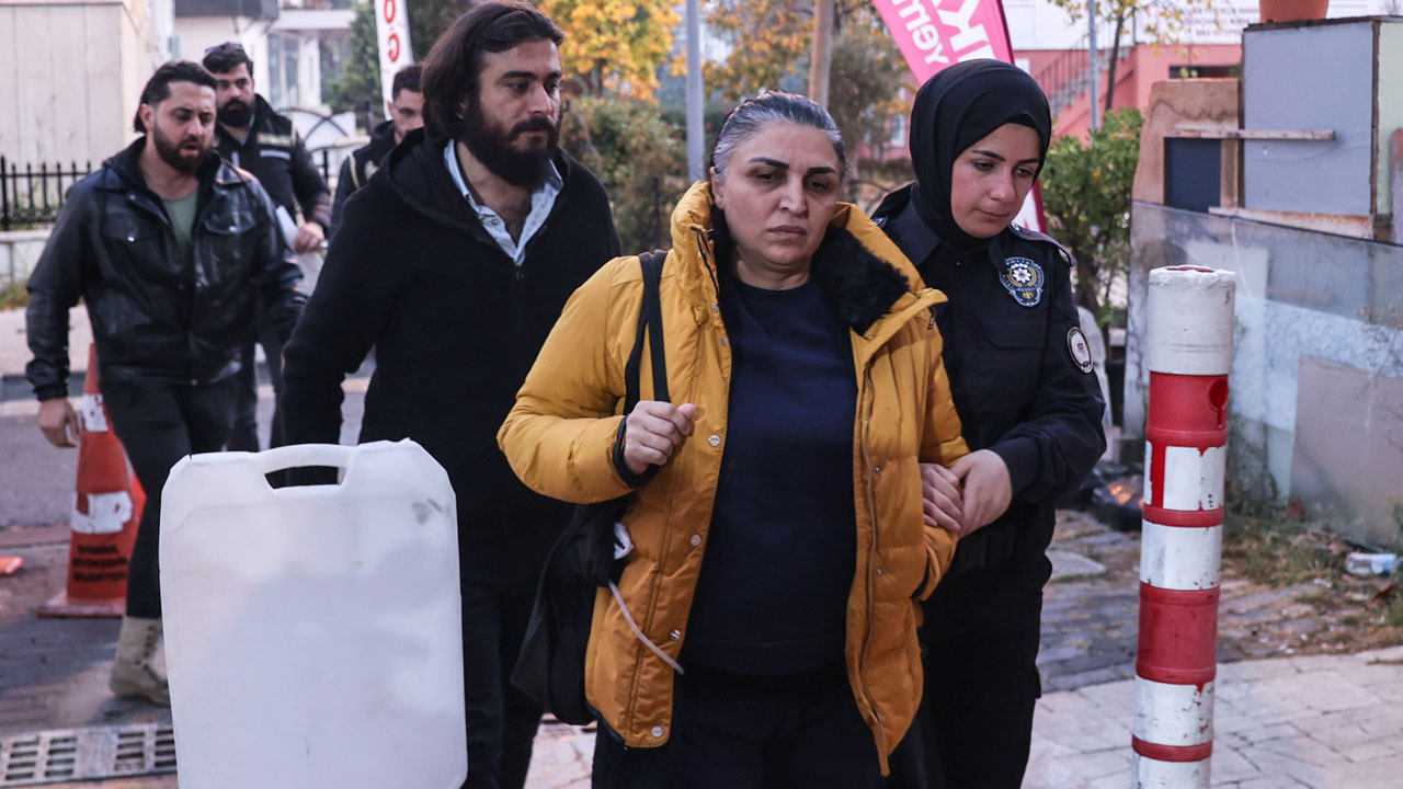 Ehliyet sınavı sorularını çalmışlar! İstanbul merkezli ehliyet çetesi yakalandı sürücü kursu sahibi kadın...