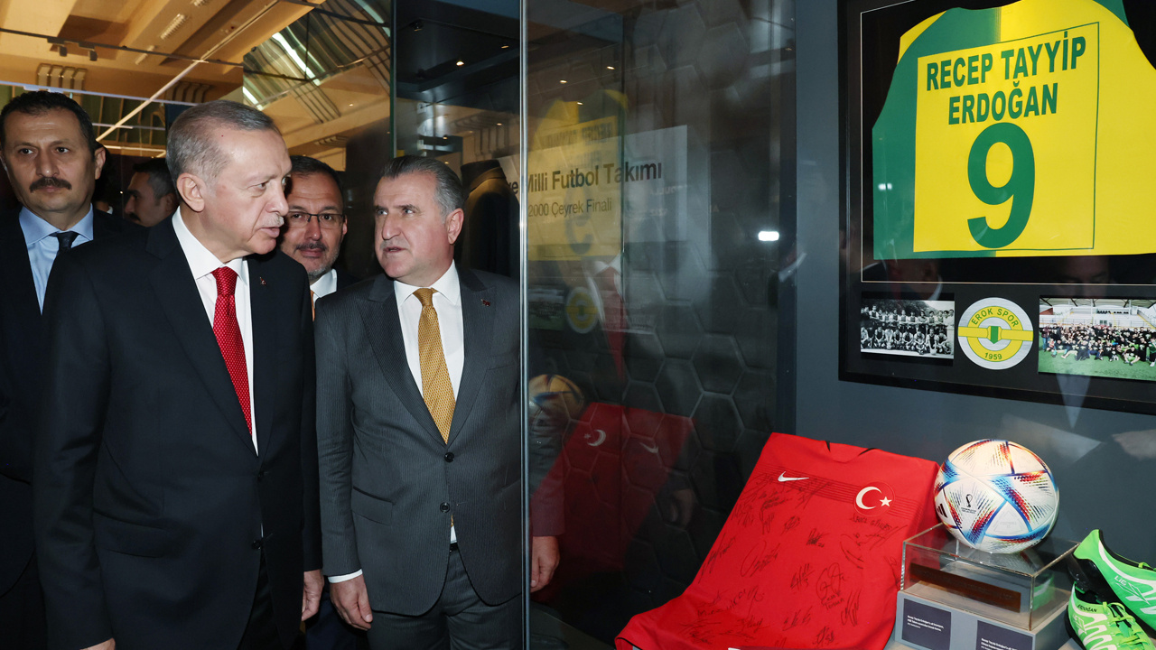 Türk Futbol Tarihi Sergisi açıldı! Erdoğan: "Sergimiz 'Futbol kardeşliktir' temasıyla oluşturuldu"