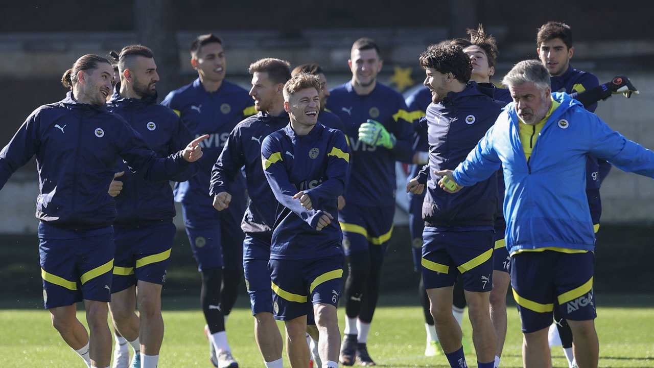 Fenerbahçe'nin Dinamo Kiev kamp kadrosu açıklandı!