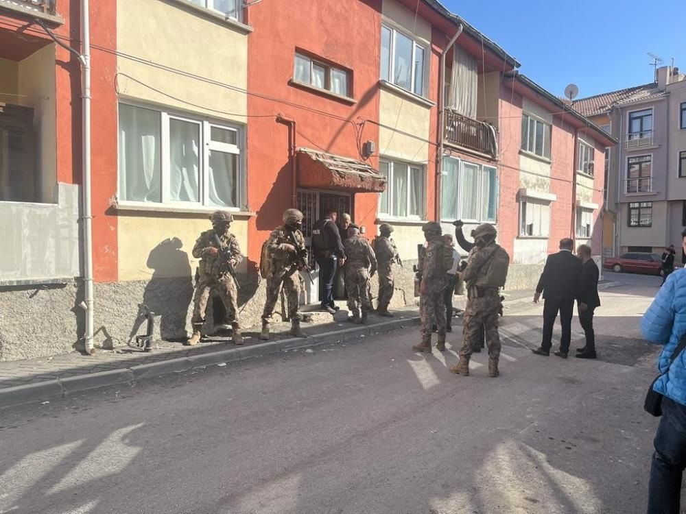 Eskişehir'de polise ateş edip kaçtı: Özel harekat nefes kesen operasyonla kıskıvrak yakaladı!