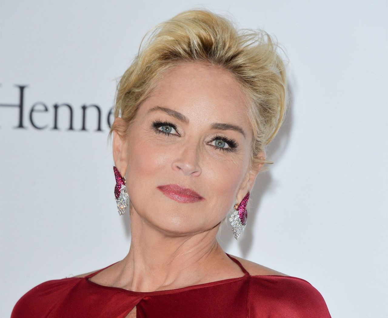 Sharon Stone yanlış teşhis kurbanı! Tümörle başı belada