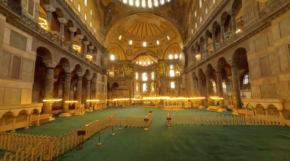 Bir de böyle izleyin: Ayasofya Camisi çok özel görüntülerle büyüledi!