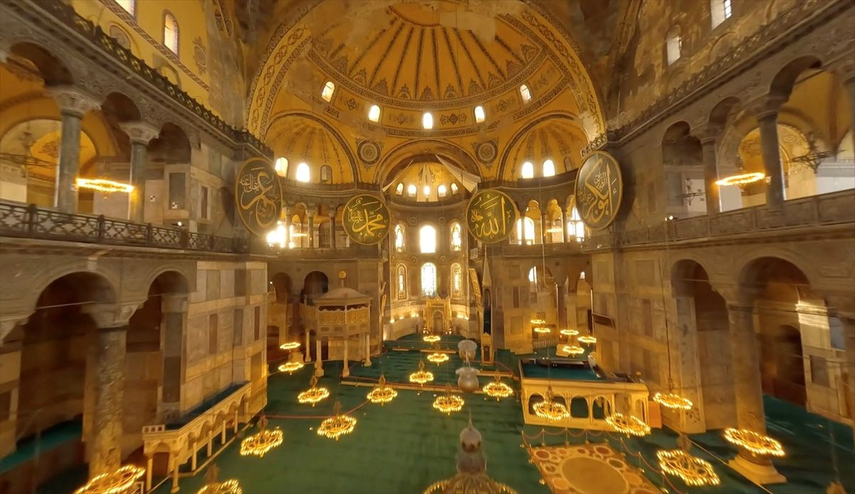 Bir de böyle izleyin: Ayasofya Camisi çok özel görüntülerle büyüledi!