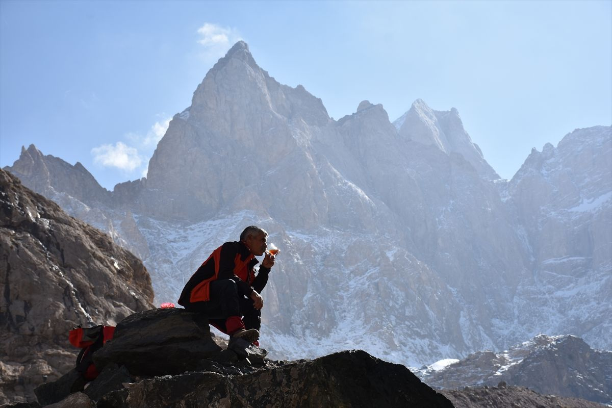 Hakkari'de ürküten görüntüler 2014'te böyle çatlak yoktu