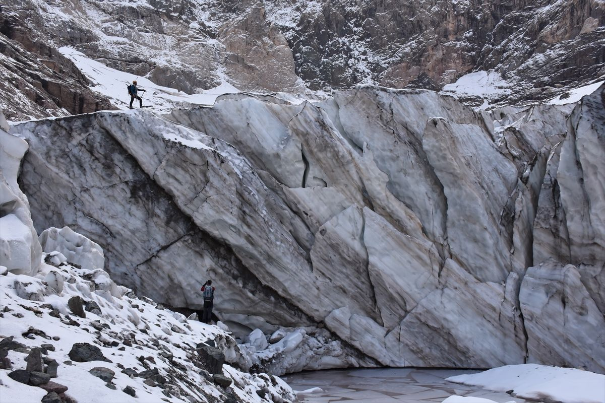 Hakkari'de ürküten görüntüler 2014'te böyle çatlak yoktu