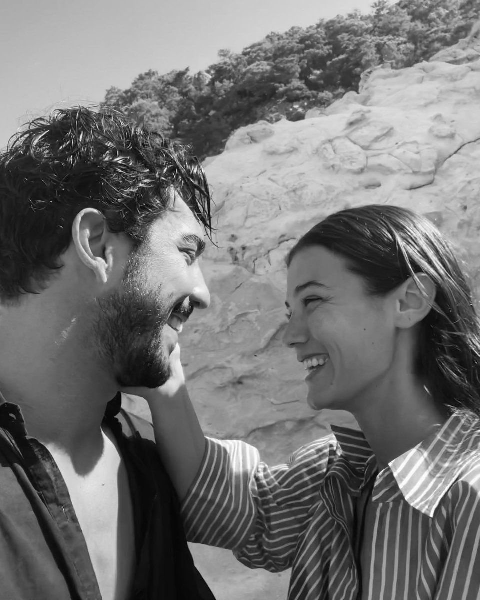 Kaan Yıldırım Pınar Deniz'e aşkını haykırdı romantik pozlarını paylaştı 'Hep gül, hep gülelim'